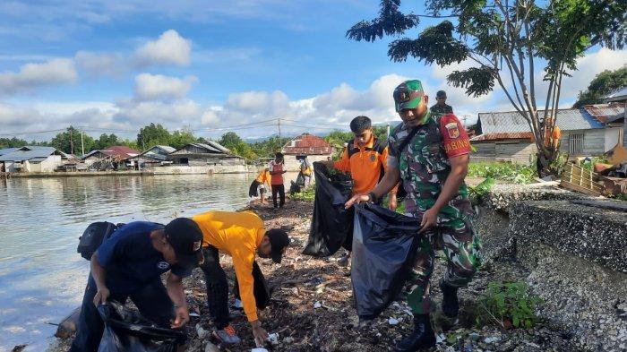 Kerja Bakti Bersih Sampah di Hulu Sungai